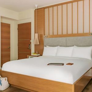 King Room Mobility or hearing accessible